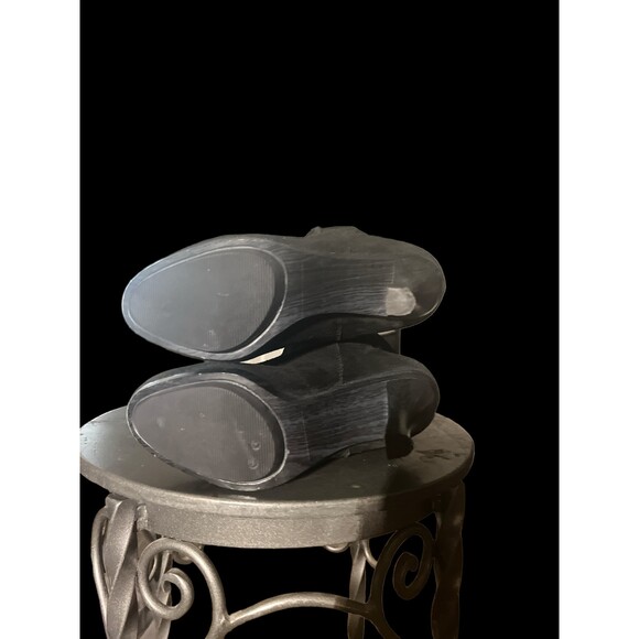 Woman's Size 7 Leather Boot - Picture 5 of 5